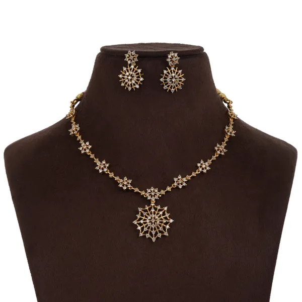 Gold_Tone_Crystal_Star_Motif_Necklace_And_Earring_Set