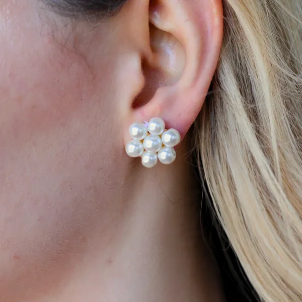 White_Pearl_Floral_Stud_Earrings_With_Gold_Accents