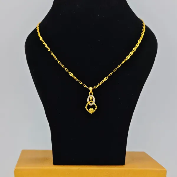 Gold-Toned_Chain_Necklace_With_Geometric_Pendant