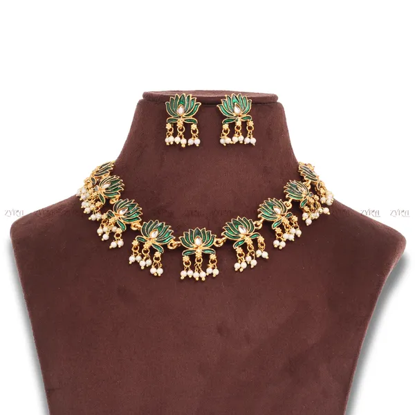 Green_Gold_Peacock_Motif_Traditional_Necklace_Set_For_Women