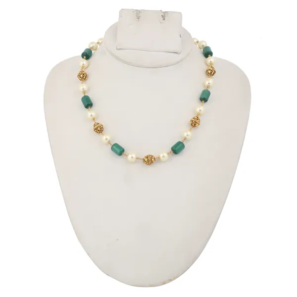 Gold_Pearl_Green_Stone_Beaded_Necklace_For_Women