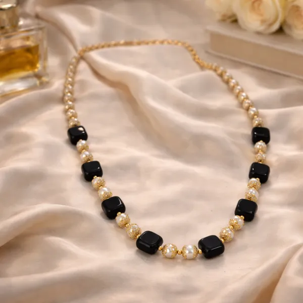 Black_Stone_And_Pearl_Beaded_Necklace_For_Women