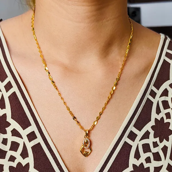 Gold-Toned_Chain_Necklace_With_Geometric_Pendant