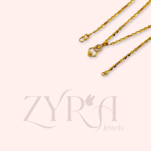 Gold-Toned_Chain_Necklace_With_Geometric_Pendant
