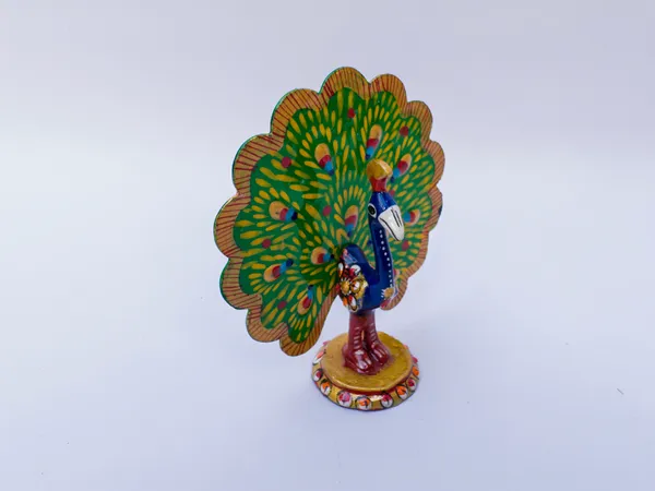Hand_Painted_Peacock_Decorative_Showpiece