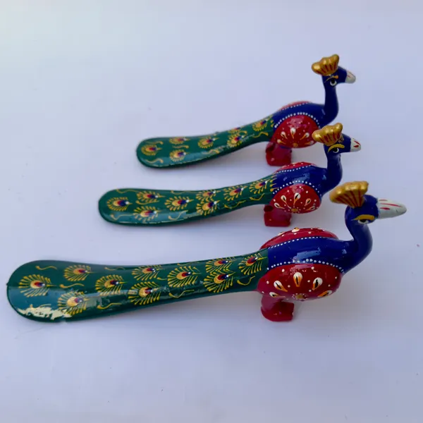Hand_Painted_Wooden_Peacock_Decorative_Showpiece