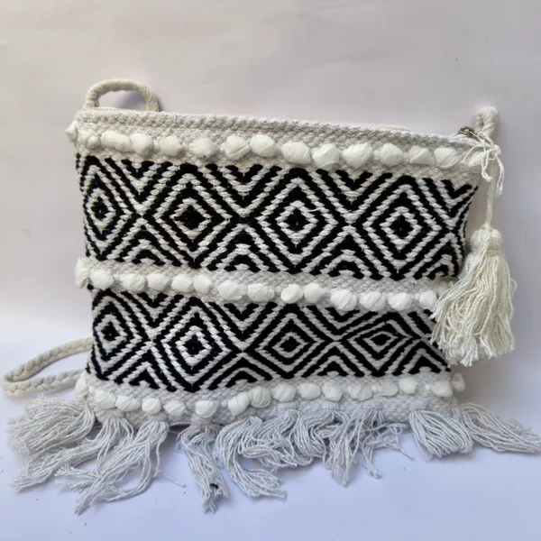 Black_And_White_Geometric_Pattern_Crossbody_Bag_With_Tassels