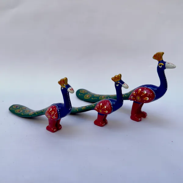 Hand_Painted_Wooden_Peacock_Decorative_Showpiece