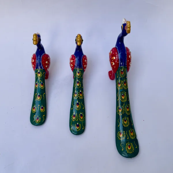 Hand_Painted_Wooden_Peacock_Decorative_Showpiece