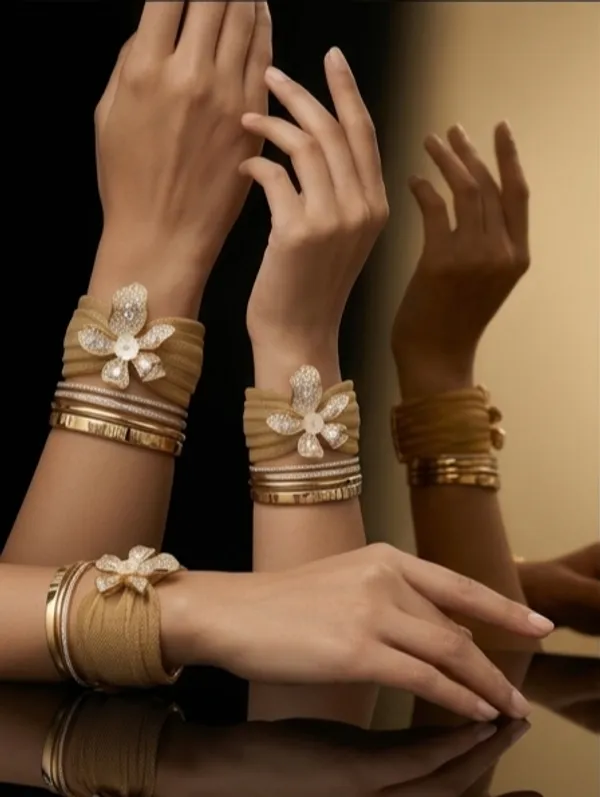 Gold_Mesh_Diamond_Flower_Bracelet_For_Women