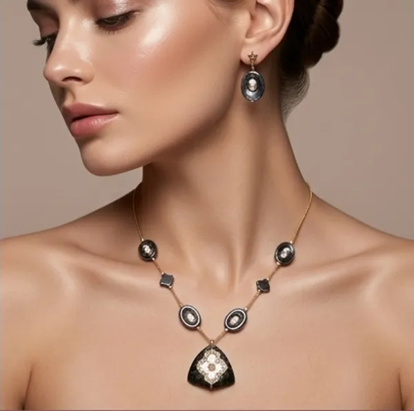 SLEAK_ITALIAN_CHAIN_SET_WITH_FANCY_PENDENT