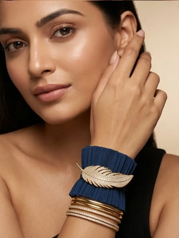Gold_Tone_Crystal_Embellished_Feather_Shaped_Brooch