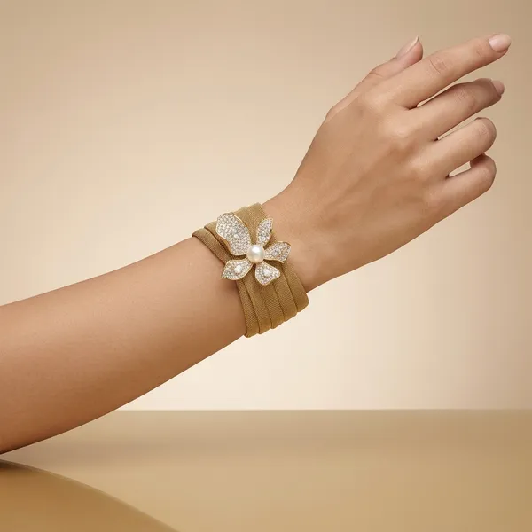 Gold_Mesh_Diamond_Flower_Bracelet_For_Women