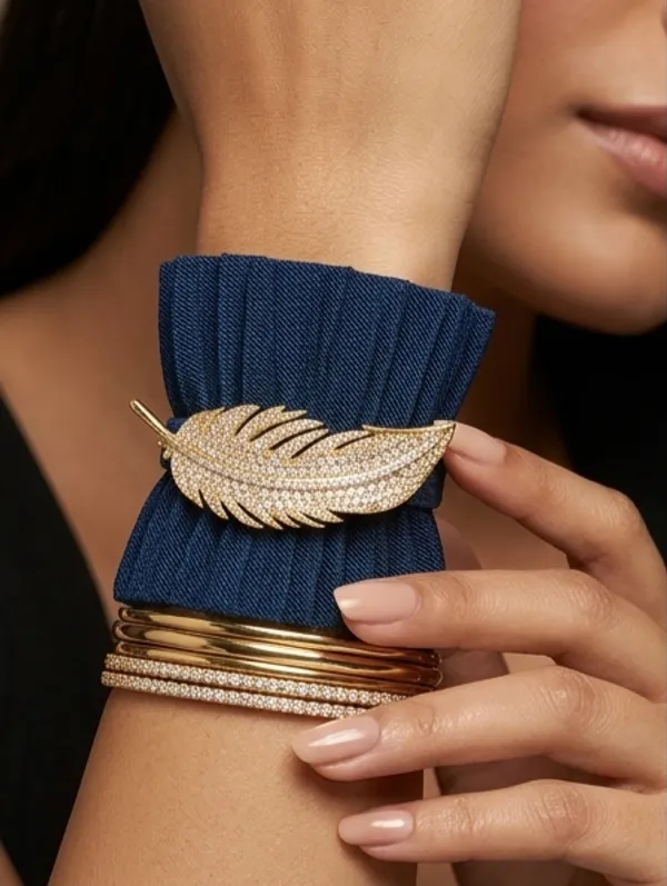 Gold_Tone_Crystal_Embellished_Feather_Shaped_Brooch