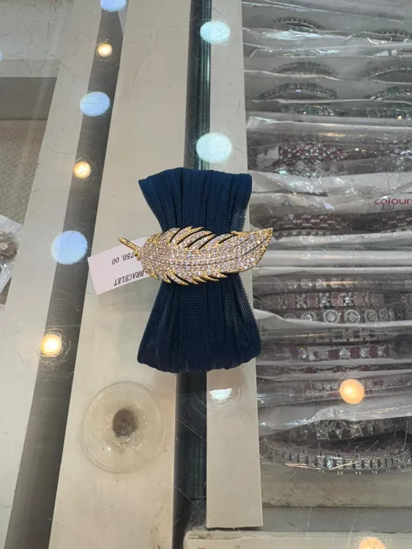 Gold_Tone_Crystal_Embellished_Feather_Shaped_Brooch