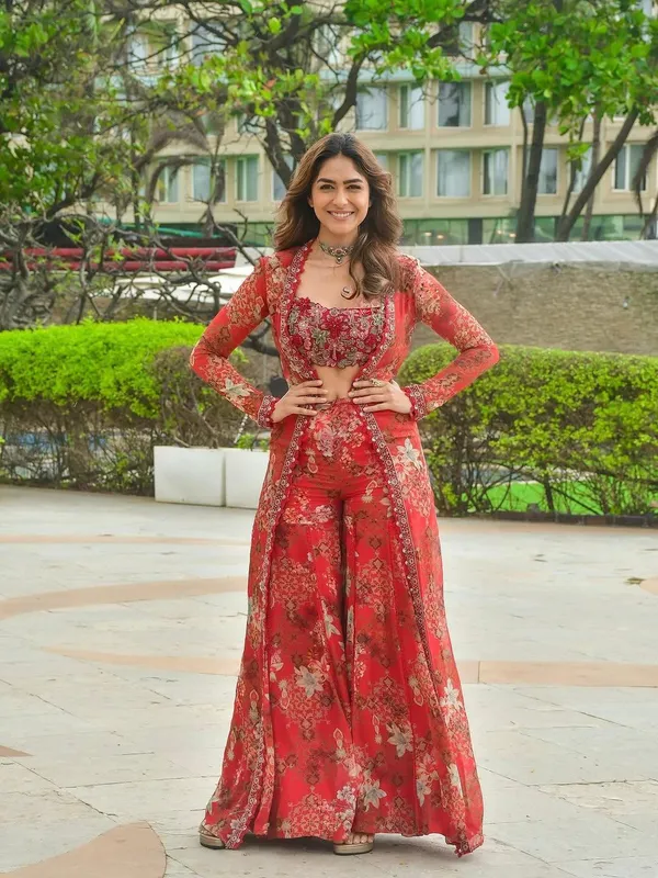 Mrunal_Thakur_Inspired_Red_Fringe_Indo_Western