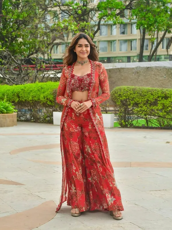 Mrunal_Thakur_Inspired_Red_Fringe_Indo_Western