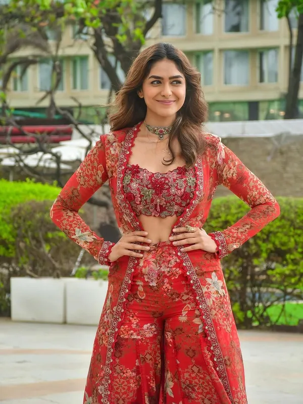 Mrunal_Thakur_Inspired_Red_Fringe_Indo_Western