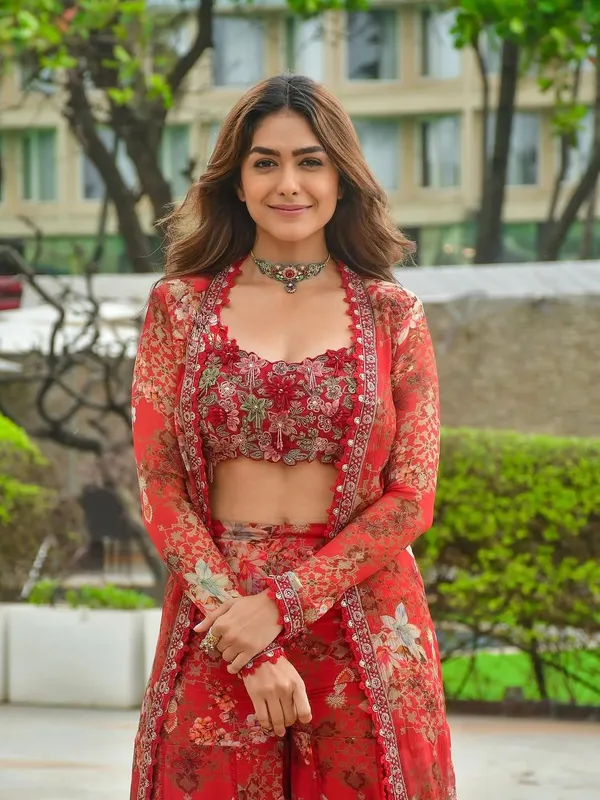 Mrunal_Thakur_Inspired_Red_Fringe_Indo_Western