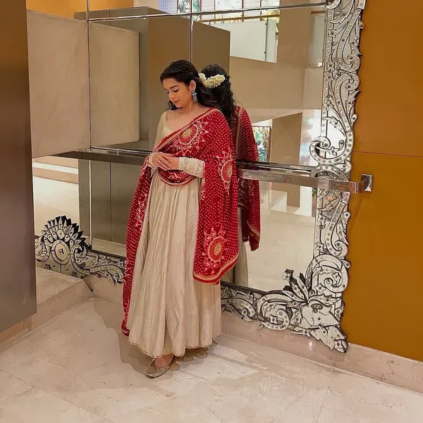 Leela_Loom_Gown_With_Dupatta