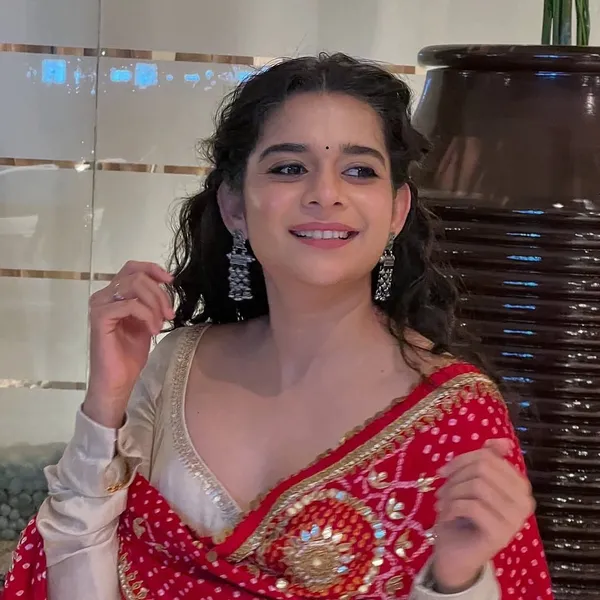 Leela_Loom_Gown_With_Dupatta