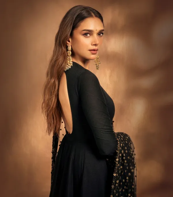 Aditi_Rao_Hydari_Gown_With_Dupatta
