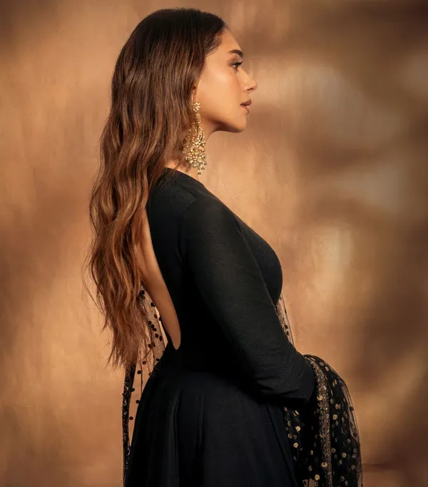 Aditi_Rao_Hydari_Gown_With_Dupatta