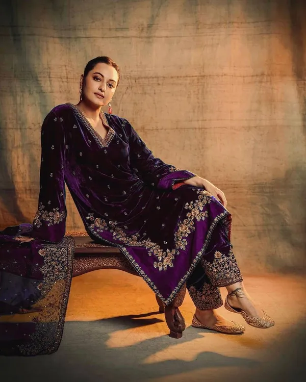 Sonakshi_Royale_Velvet_Palazzo_Set_Rama_Green