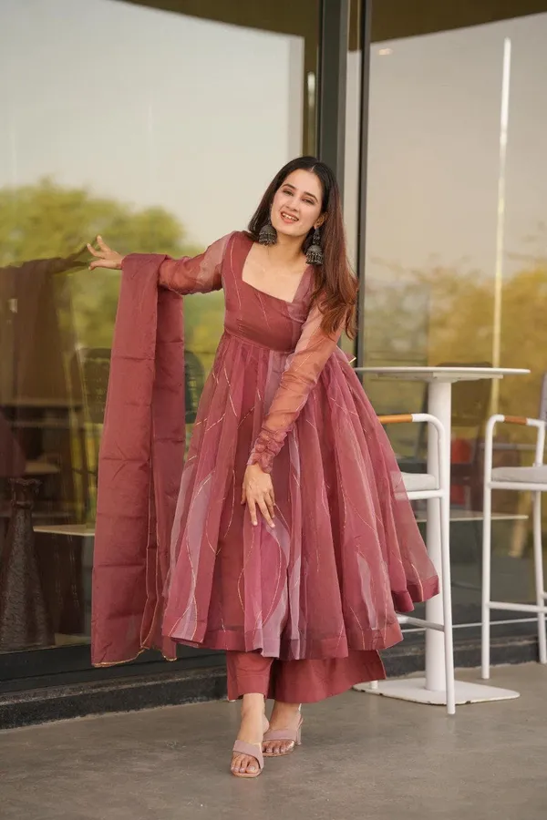 Heavy_Stylish_Women_Latest_Gown_Suit