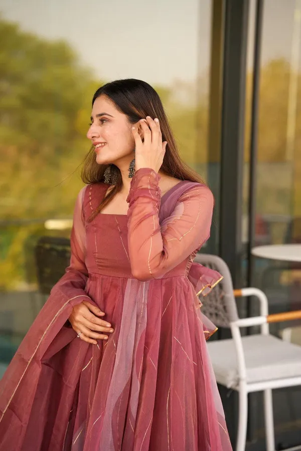 Heavy_Stylish_Women_Latest_Gown_Suit