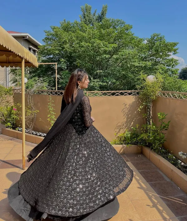 Aakansha_Balck_Anarkali_Suit_Set