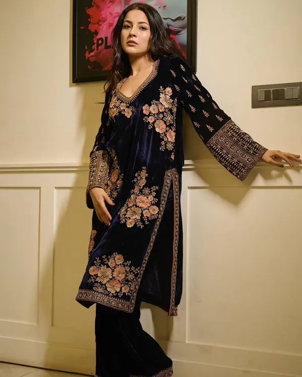 New_Velvet_Party_Wear_Top_Dupatta_Set_With_Heavy_Embroidery