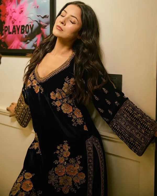 New_Velvet_Party_Wear_Top_Dupatta_Set_With_Heavy_Embroidery