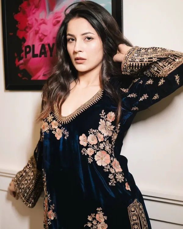 New_Velvet_Party_Wear_Top_Dupatta_Set_With_Heavy_Embroidery