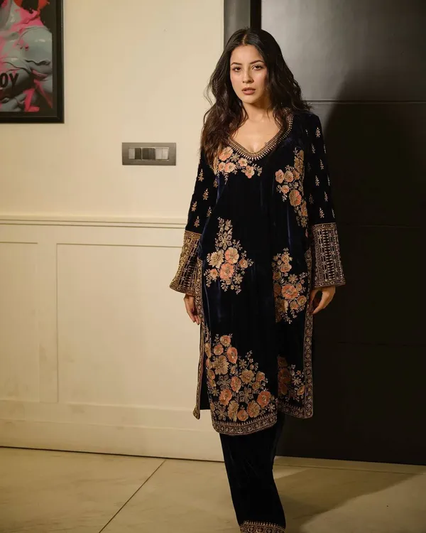New_Velvet_Party_Wear_Top_Dupatta_Set_With_Heavy_Embroidery