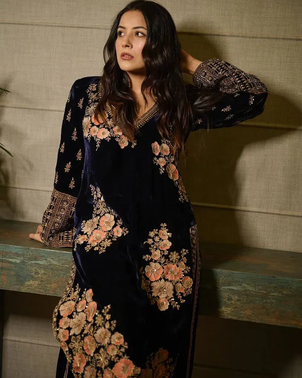 New_Velvet_Party_Wear_Top_Dupatta_Set_With_Heavy_Embroidery