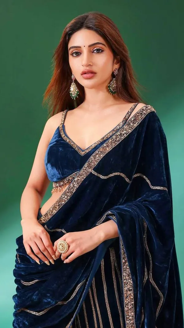 Velvet_Sequin_Embroidered_Plazzo_Blouse_Dupatta_Set