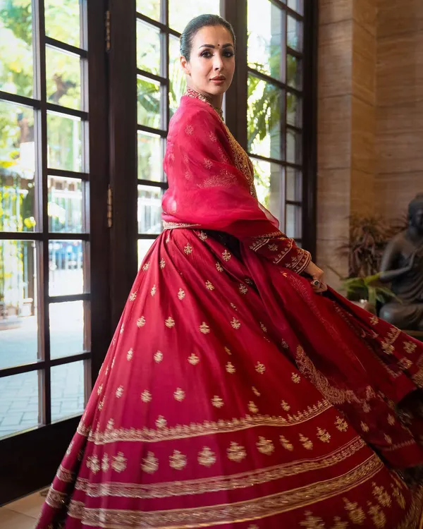 Designer_Anarkali_Gown_With_Elegant_Dupatta