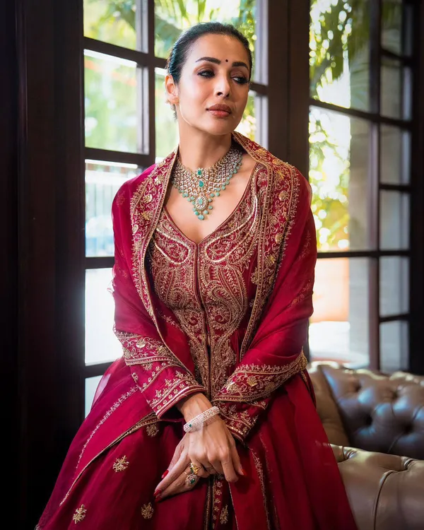 Designer_Anarkali_Gown_With_Elegant_Dupatta