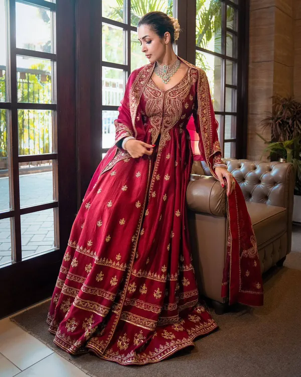 Designer_Anarkali_Gown_With_Elegant_Dupatta