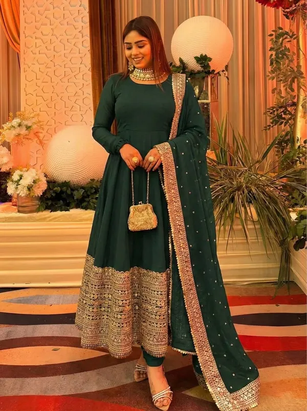 Heritage_Roman_Silk_Anarkali_With_Premium_Dupatta_Set_Black