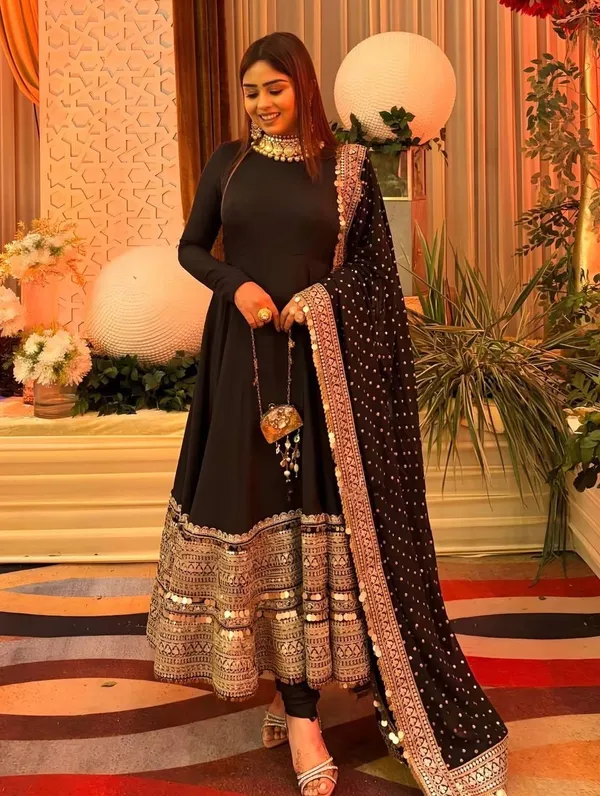 Heritage_Roman_Silk_Anarkali_With_Premium_Dupatta_Set_Black