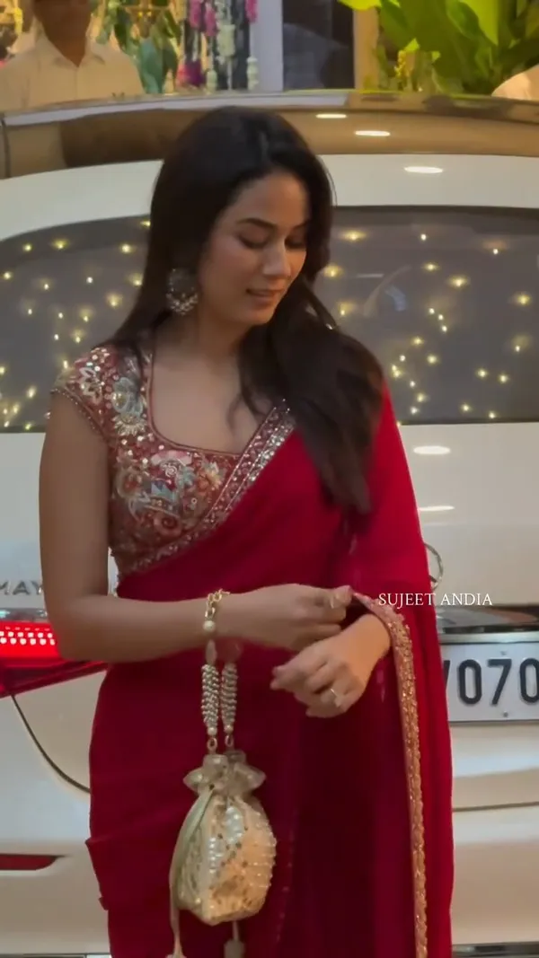 Valentine_Glow_Satin_Saree_Smooth_Shine_With_Romantic_Elegance