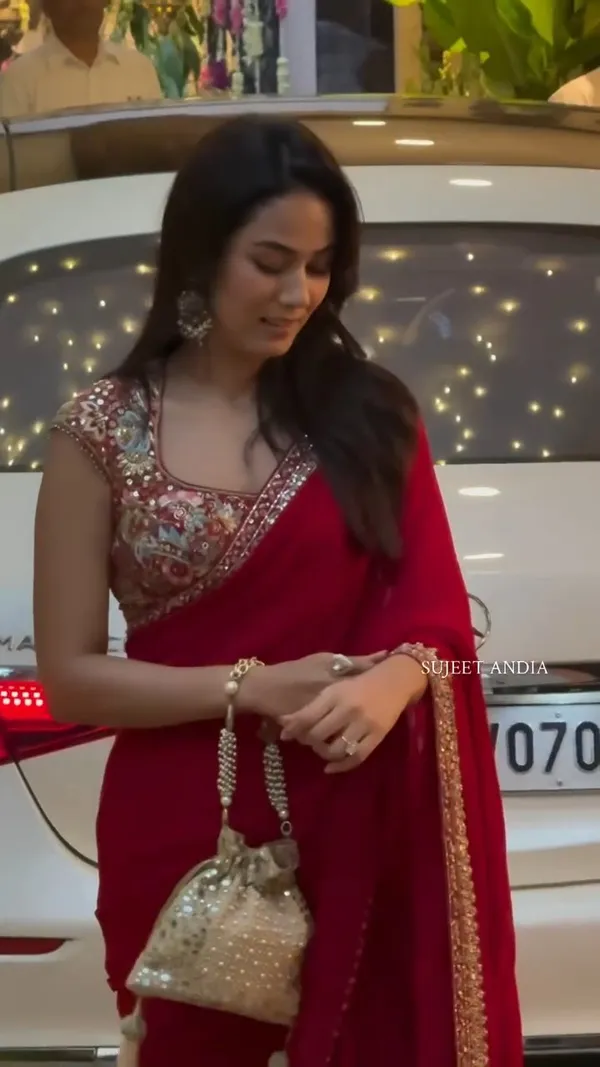 Valentine_Glow_Satin_Saree_Smooth_Shine_With_Romantic_Elegance