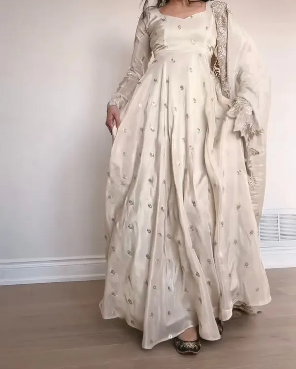 Afsana_White_Anarkali_Suit