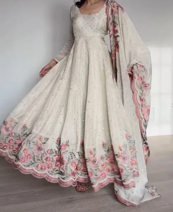 Aarushi_Heavy_Pure_Vichitra_Silk_Gown