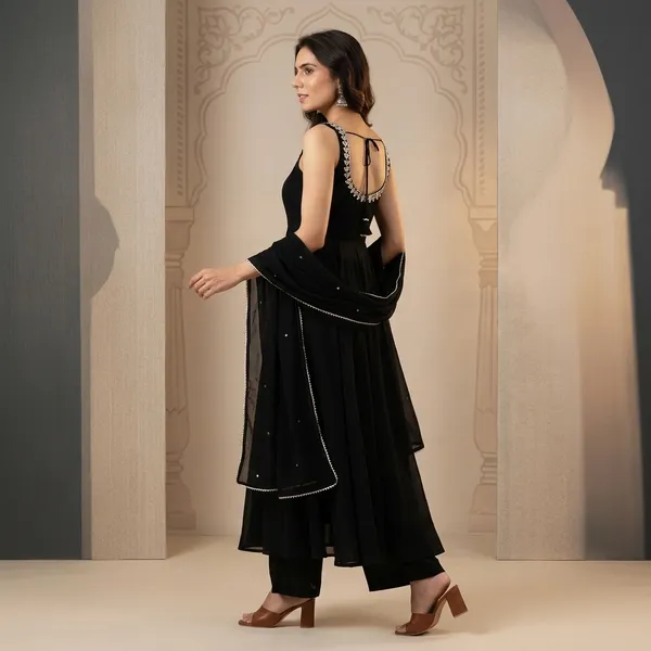 Black_Banno_Salwar_Suit