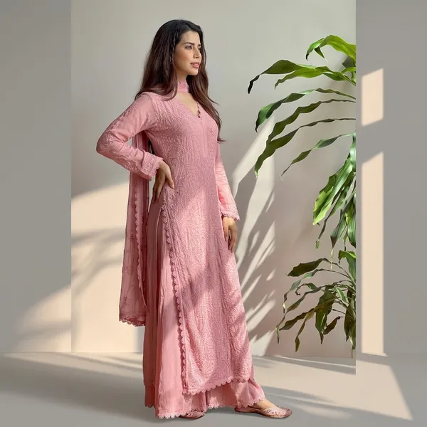 Beautiful_Cotton_Thread_Embroidered_Suit_White_Ready_To_Wear