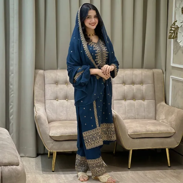 Mehfil_Blush_Embroidery_Look_Wine
