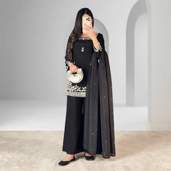 Elegant_Moti_Palazzo_Outfit